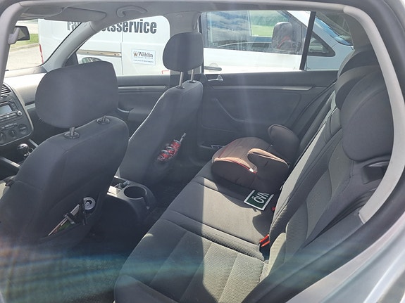 Volkswagen Golf V 5 of 9
