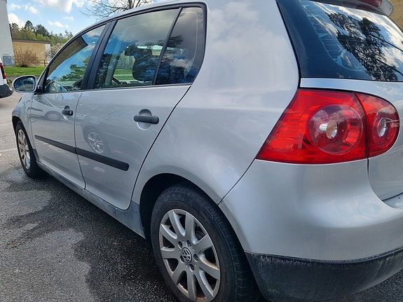 Volkswagen Golf V 3 of 9