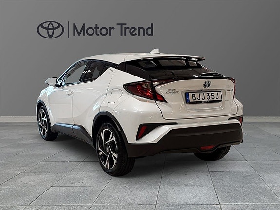 Toyota C-HR 2 of 11