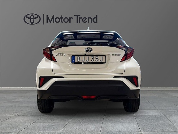 Toyota C-HR 4 of 11