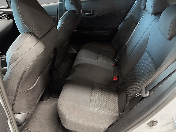 Toyota C-HR 8 of 11