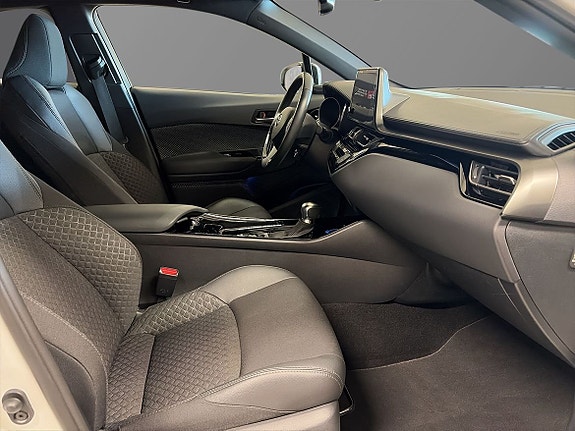 Toyota C-HR 7 of 11