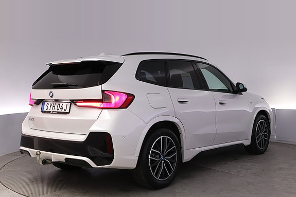 BMW iX1 5 of 27