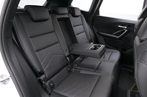 BMW iX1 20 of 27