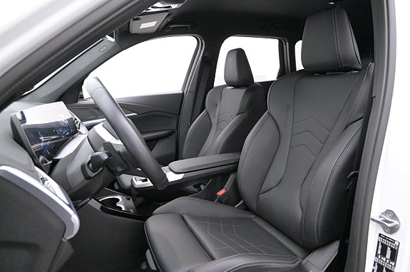 BMW iX1 9 of 27