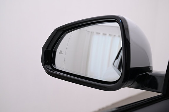 BMW iX1 19 of 27