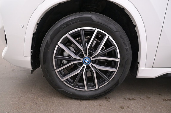 BMW iX1 27 of 27