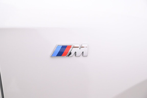 BMW iX1 25 of 27