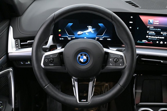 BMW iX1 7 of 27
