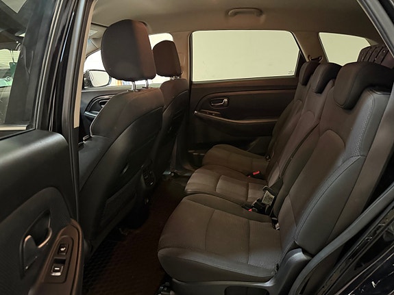 Kia Carens 10 of 16