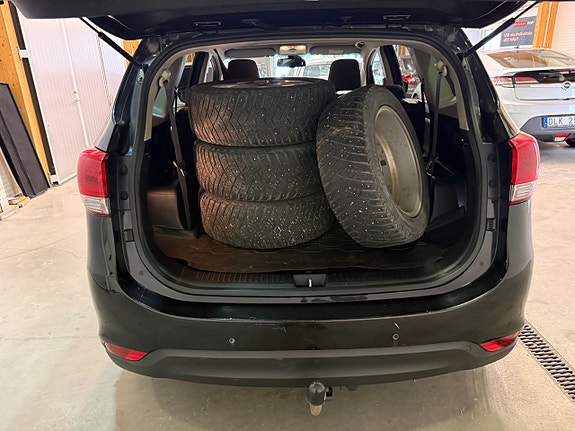 Kia Carens 15 of 16