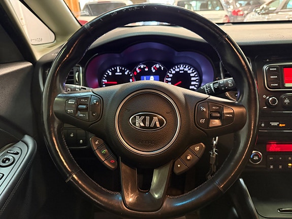 Kia Carens 8 of 16