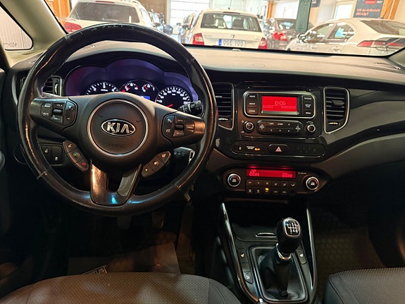 Kia Carens 9 of 16