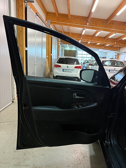 Kia Carens 5 of 16