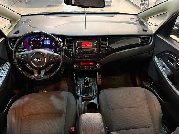 Kia Carens 7 of 16