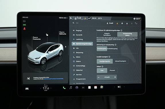 Tesla Model Y 16 of 27