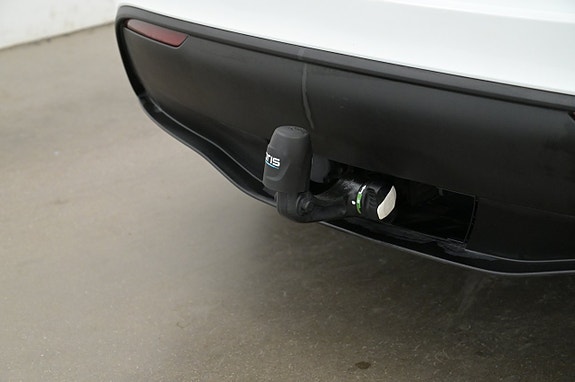 Tesla Model Y 26 of 27