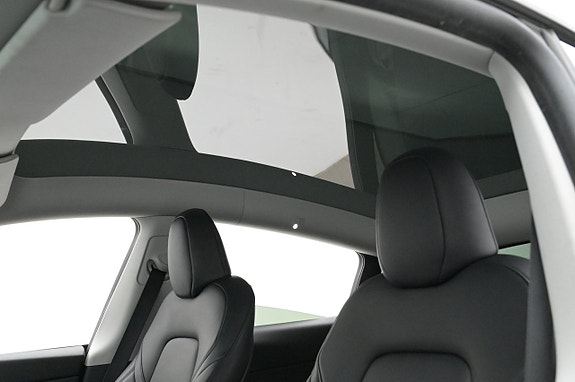Tesla Model Y 25 of 27
