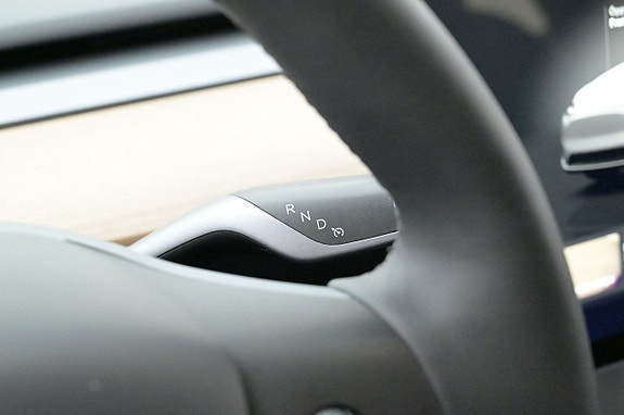 Tesla Model Y 8 of 27
