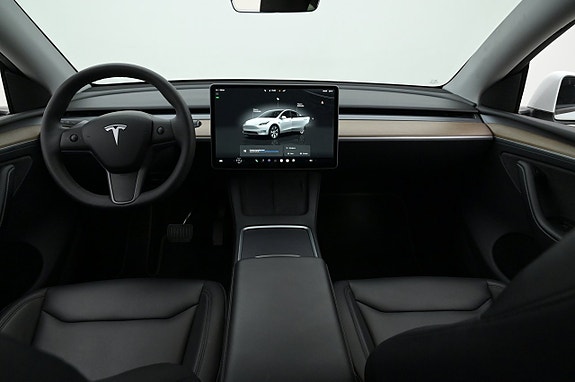 Tesla Model Y 6 of 27