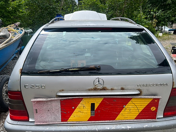 Mercedes-Benz C250 2 of 2