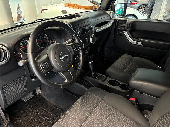 Jeep Wrangler Unlimited 12 of 24
