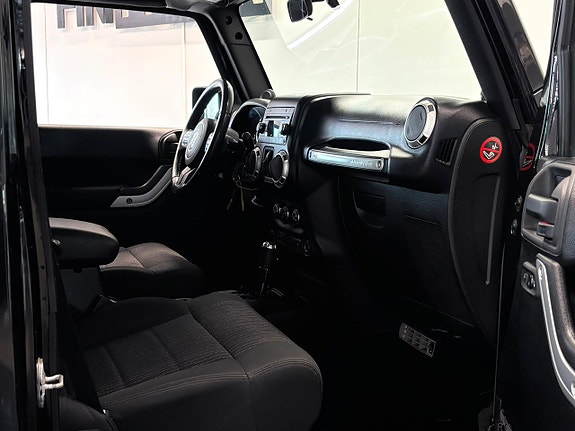 Jeep Wrangler Unlimited 22 of 24