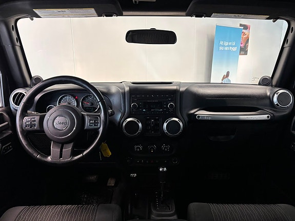 Jeep Wrangler Unlimited 16 of 24
