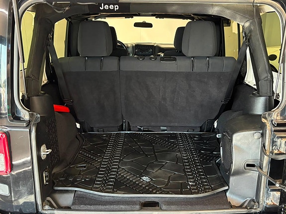 Jeep Wrangler Unlimited 9 of 24