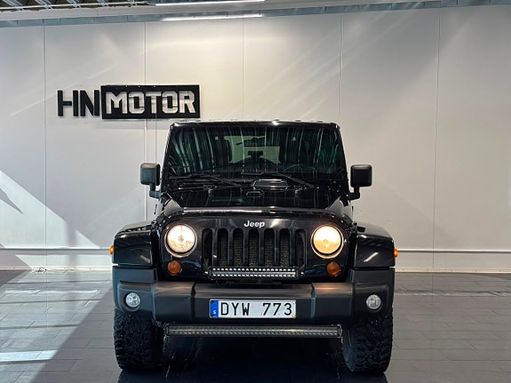 Jeep Wrangler Unlimited 3 of 24