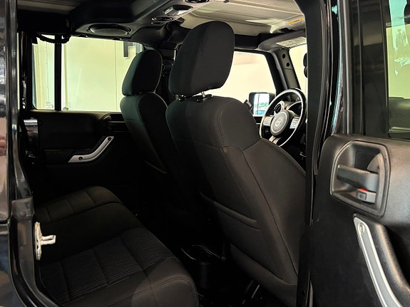 Jeep Wrangler Unlimited 24 of 24