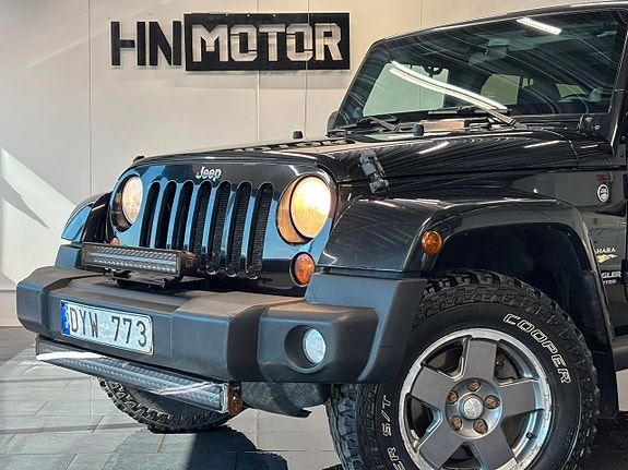 Jeep Wrangler Unlimited 2 of 24