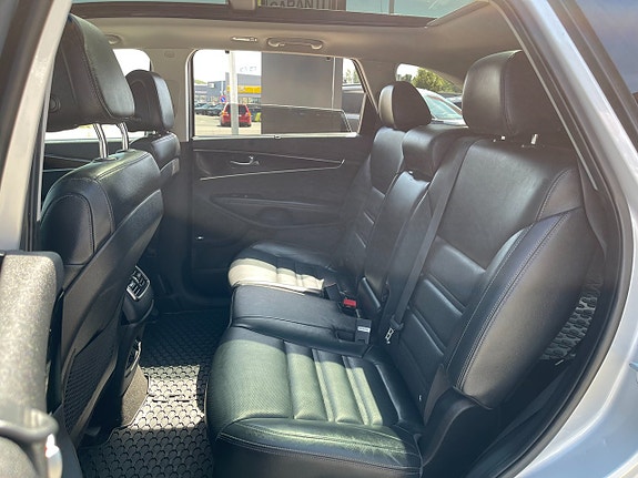 Kia Sorento 15 of 29