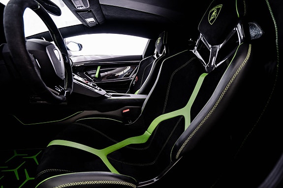 Lamborghini Aventador 9 of 19
