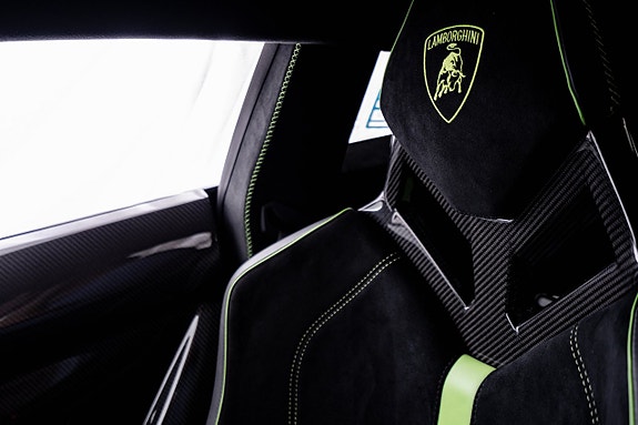 Lamborghini Aventador 11 of 19