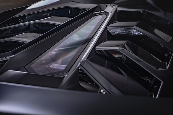 Lamborghini Aventador 18 of 19