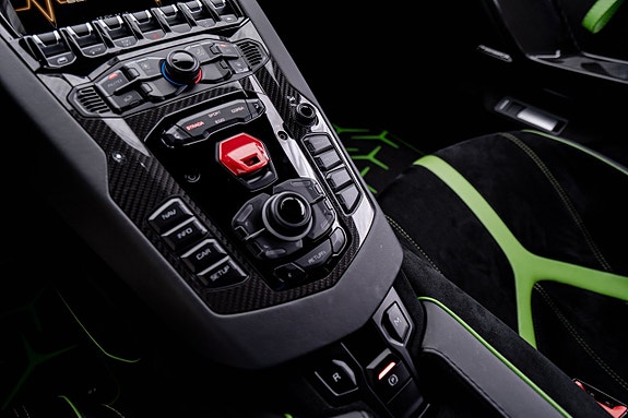 Lamborghini Aventador 13 of 19