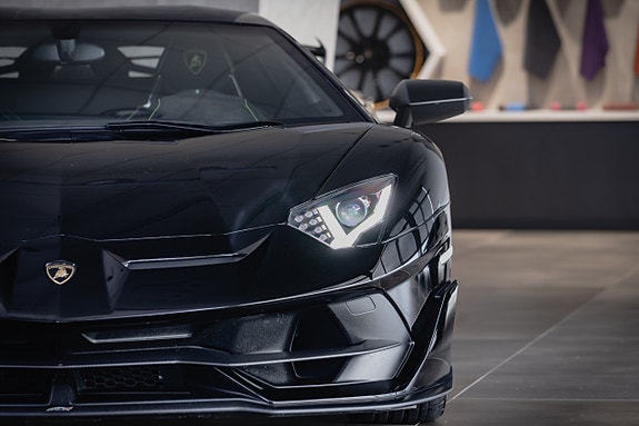 Lamborghini Aventador 3 of 19