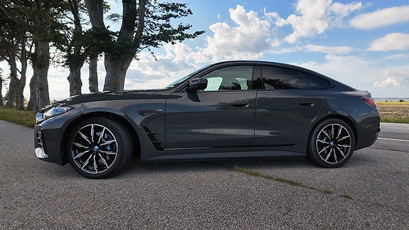 BMW i4 3 of 30