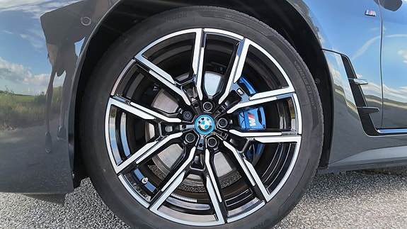 BMW i4 15 of 30