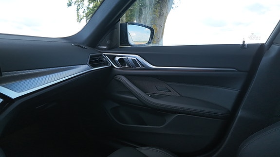 BMW i4 28 of 30