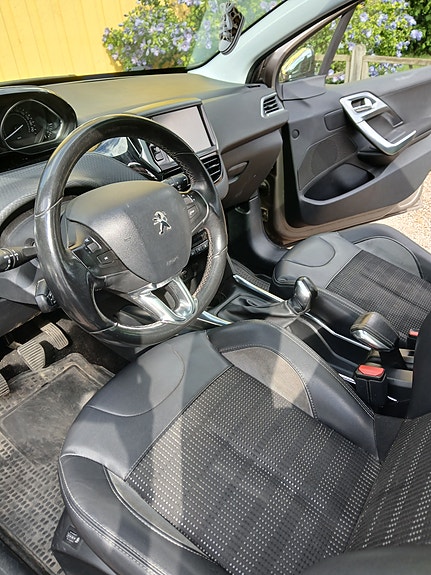 Peugeot 2008 7 of 12