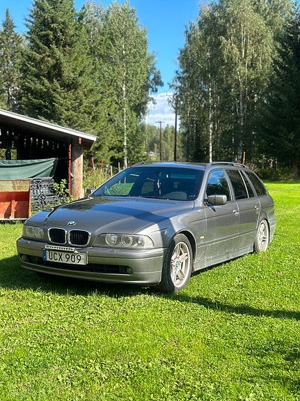 BMW 525i 2 of 7