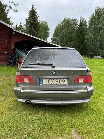 BMW 525i 3 of 7