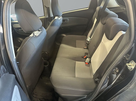 Toyota Yaris 8 of 10