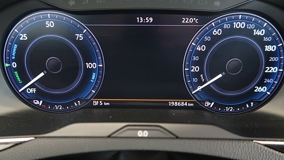 Volkswagen Passat 13 of 19