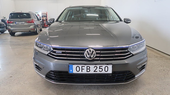 Volkswagen Passat 8 of 19