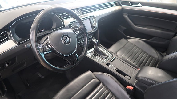 Volkswagen Passat 9 of 19