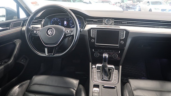 Volkswagen Passat 11 of 19