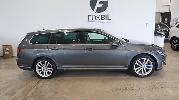 Volkswagen Passat 3 of 19